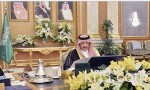 الأمير أحمد بن عبدالعزيز ونائب الملك يؤديان صلاة الميت على الأميرة نوف