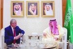 وزير الحرس الوطني يقلّد ذوي شهداء الواجب وسام الملك عبدالعزيز