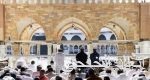 مئات الفلسطينيين يؤدون صلاة الجمعة فى “الخان الأحمر” شرق القدس