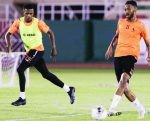 النصر يبدأ التدريبات وينتظر وصـول إمرابط وبيتروس