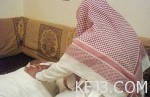 مواطن يعاني من تسرب المياه من مدرسة إبتدائية بالخفجي