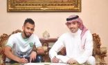 الأهلي يوقع مع مندش ويصرف الرواتب