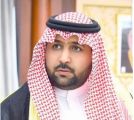 محمد بن عبدالعزيز ينقل تعازي القيادة لوالد وذوي الشهيد الحيسي