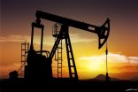 أسعار النفط تنخفض بعد زيادة مفاجئة في مخزونات الخام الأميركية