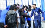 دونيس يحاضر على لاعبي الهلال.. وديغاو يواصل تأهيله