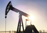 وكالة الطاقة الدولية: المعروض النفطي تجاوز الطلب في النصف الأول